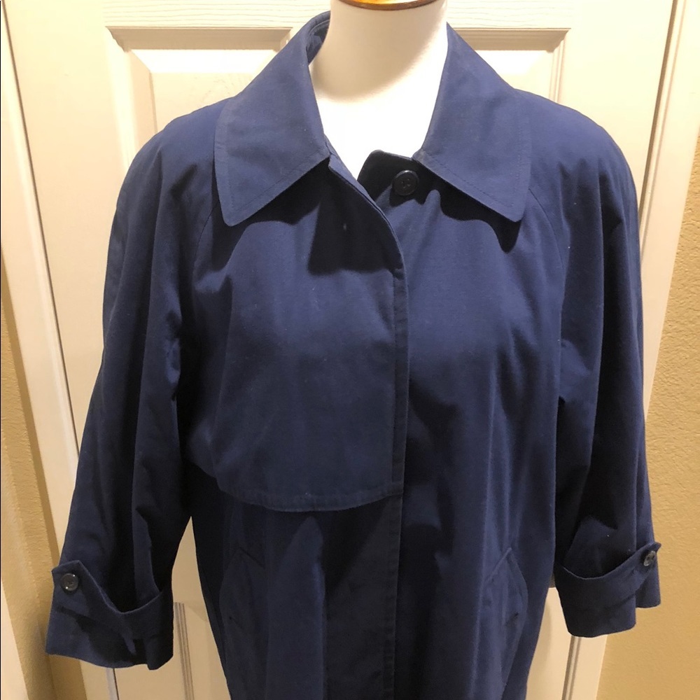 Navy blue London Fog coat in EUC - Picture 2 of 7